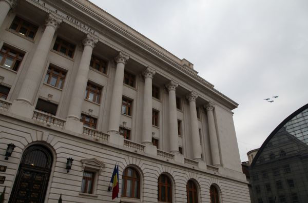 Abia după ce fuge calul, Banca Naţională recomandă închiderea porţii Abia după ce fuge calul, Banca Naţională recomandă închiderea porţii